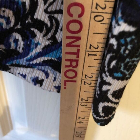 WHBM LS Abstract Sweater w Snaps - Picture 10 of 10